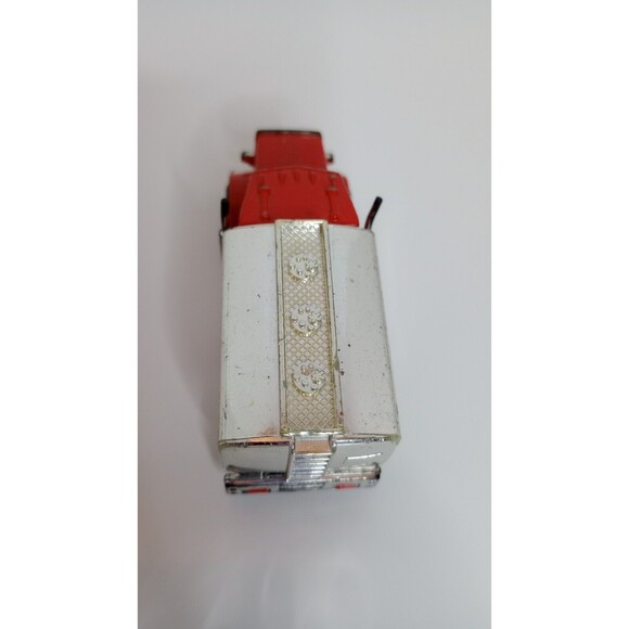 Vintage 1981 Matchbox Peterbilt 1:64 Diecast Getty Red and Silver - Picture 7 of 7